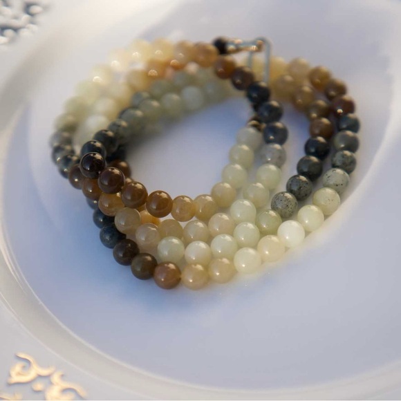 Elegant Multicolor Beaded Necklace, Genuine Nephrite Jade - Picture 3 of 3